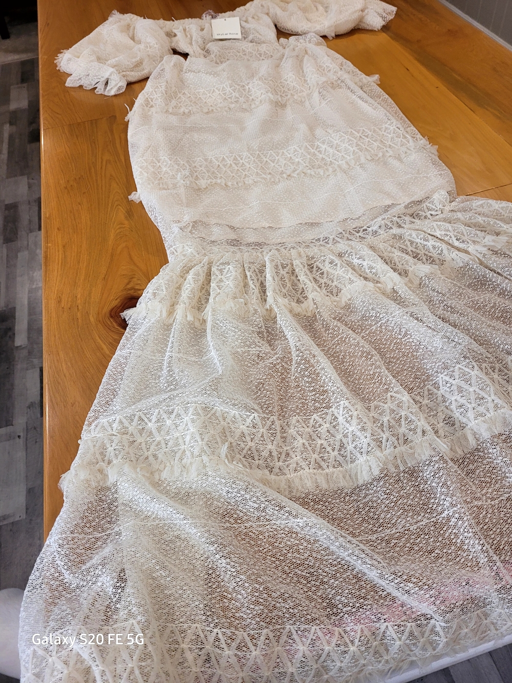 Boho Off-Shoulder White Lace Maxi Dress with Cutout Waist - Picture 4 of 10